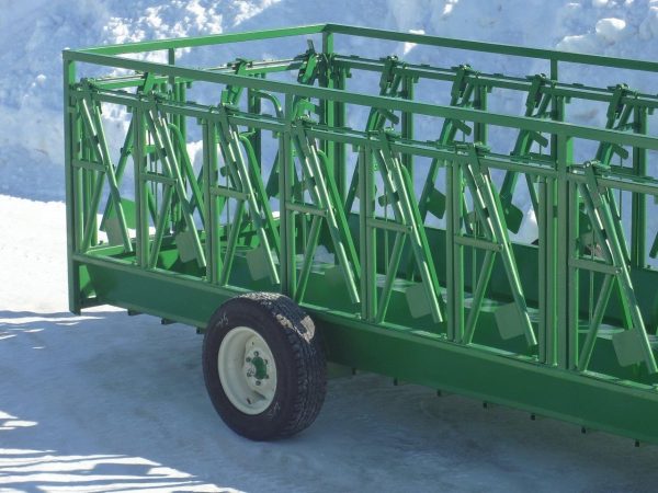Self Locking Feeder Wagon in green color