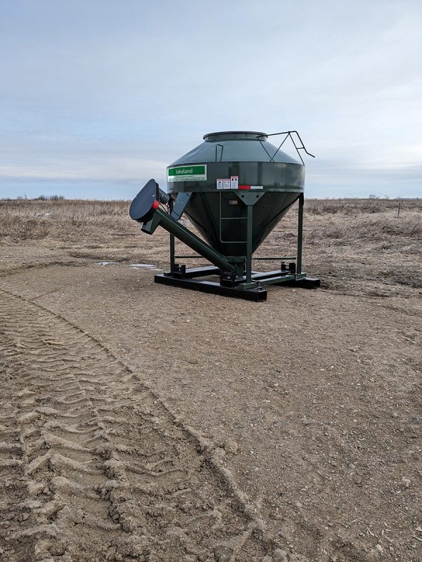 45 Bushel Easy Feeder in Green by Lakeland