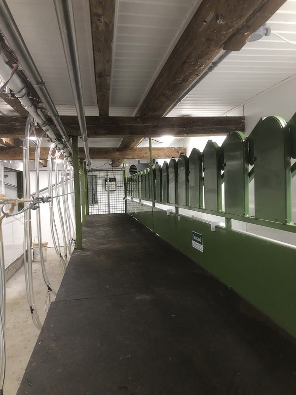 Self-Locking Head Rail for Parlors by LK