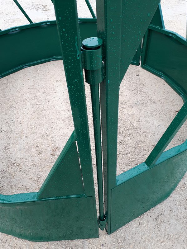 Heavy Duty Round Bale Feeder-Slant Bar- LK