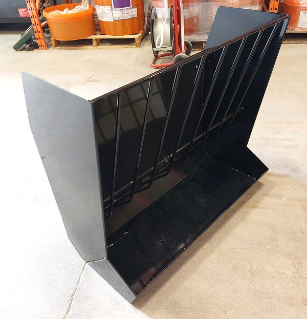 Horse Stall Hay Grain Feeder in Black Color