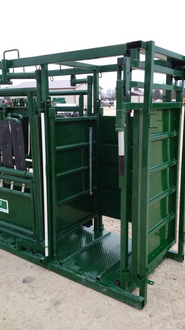 Optional Deluxe Easy Catch Squeeze Chute- Gate View
