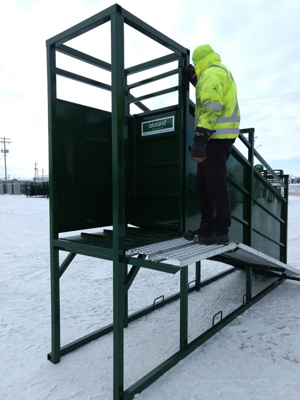 Stationary Feedlot Loading Chute in Farm