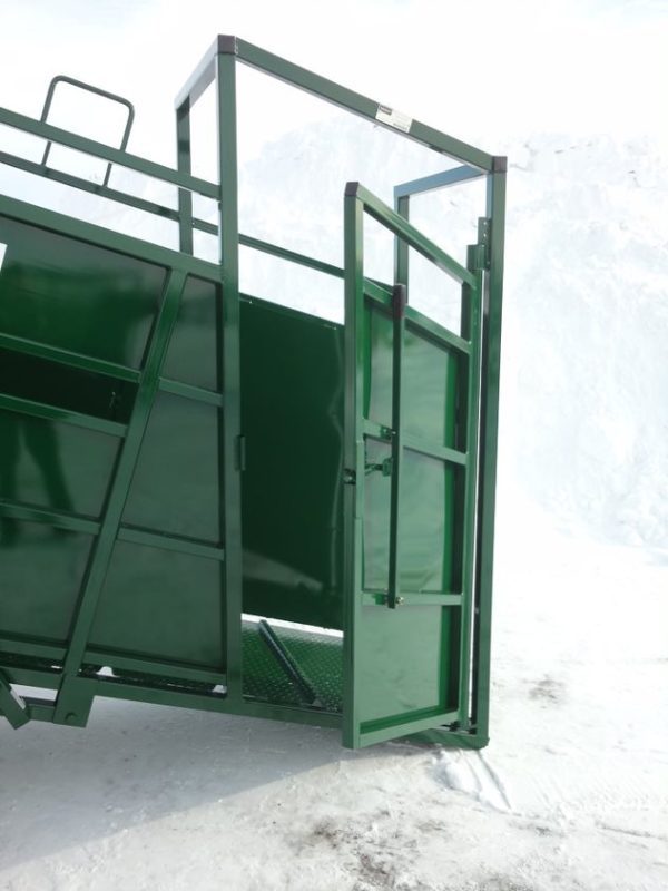 Portable Cattle Loading Chute with Adjustable Height Floor- Gate View