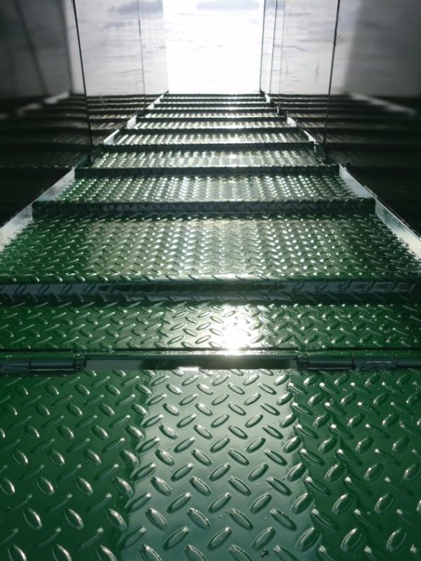 Portable Cattle Loading Chute with Adjustable Height Floor- Inside View