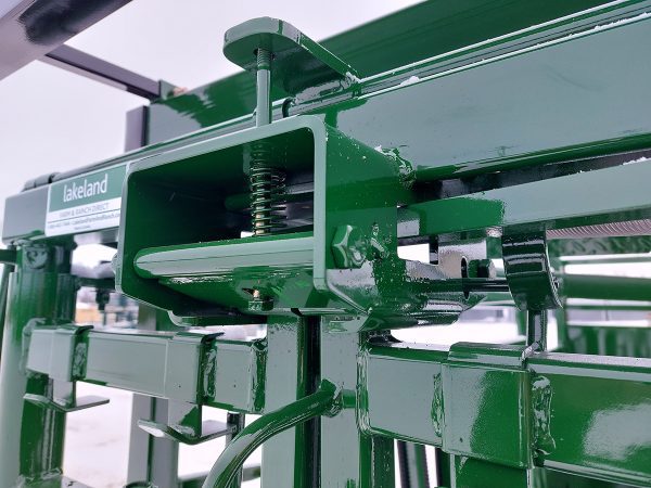 Portable Tub, Alley, and Easy Catch Squeeze Chute in Green Color