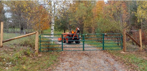 6 Bar Farm Gate-Powder Coated in farm